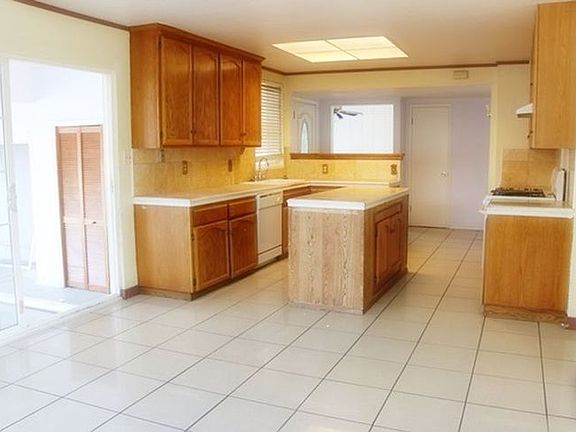 2nd image of 642 Cayuga Ct