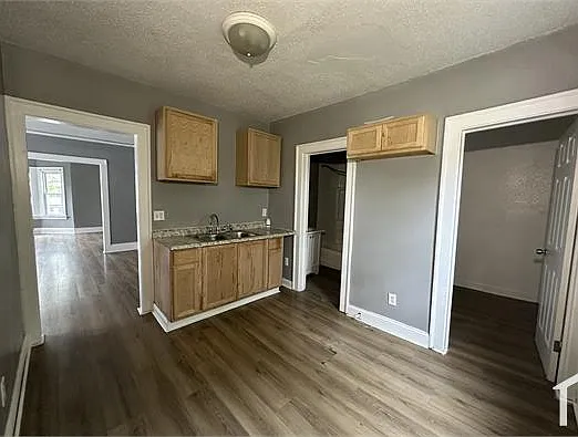 4 bed, $1,200 — Photo 4