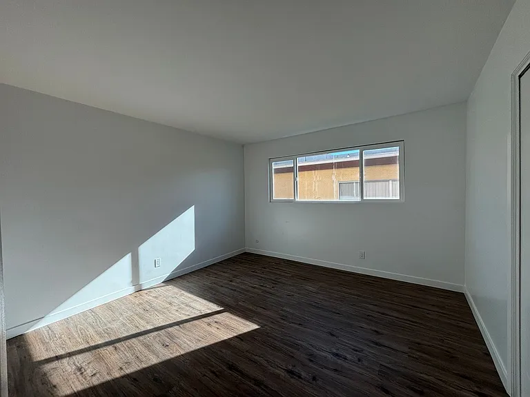 1163 Winchester Ave — Photo 14