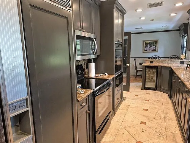 11081 SW 30th Ct — Photo 10
