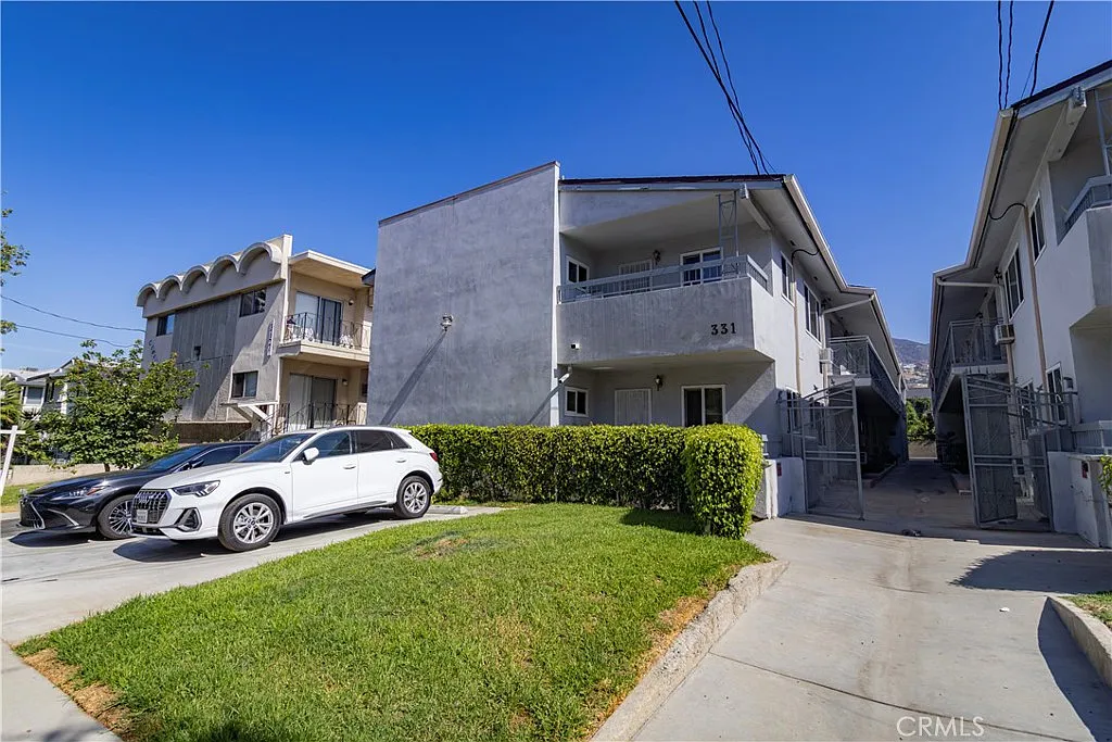 2 bed, 775 sqft, $2,450 — Photo 1