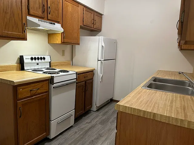631 E Grove Ave #7
