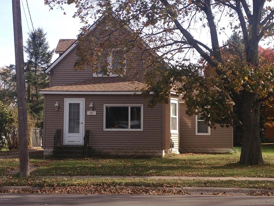 1st image of 441 Center Ave S