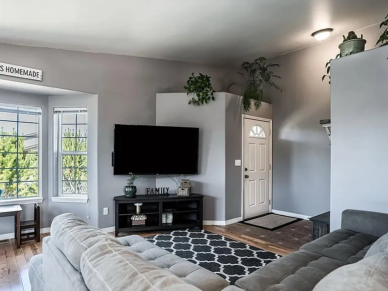 Living room (staged)