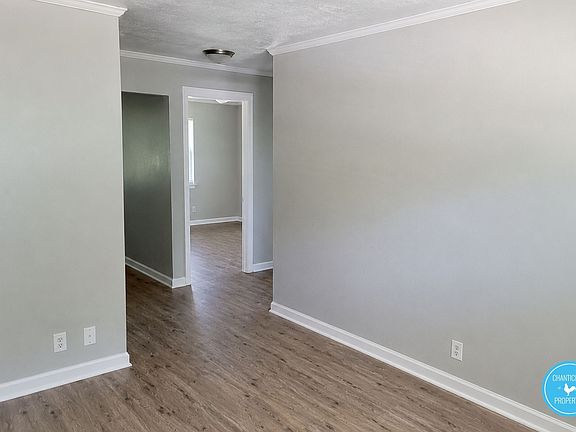 5th image of 832 W 7th St