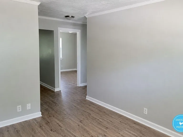 832 W 7th St — Photo 5