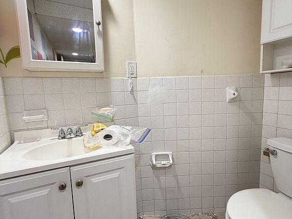 4th image of 57 S Hobart St Floor Basement