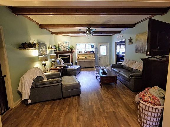 Spacious family room 