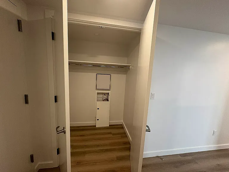 3109 Buhre Ave #8G — Photo 4