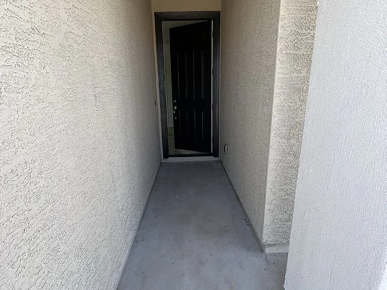 1251 E Jahns Dr — Photo 5