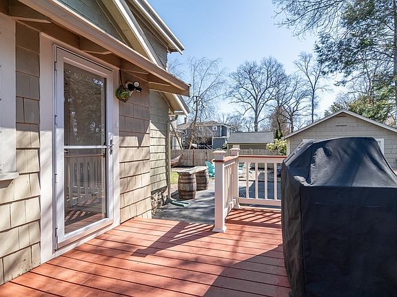 4th image of 239 Speen St