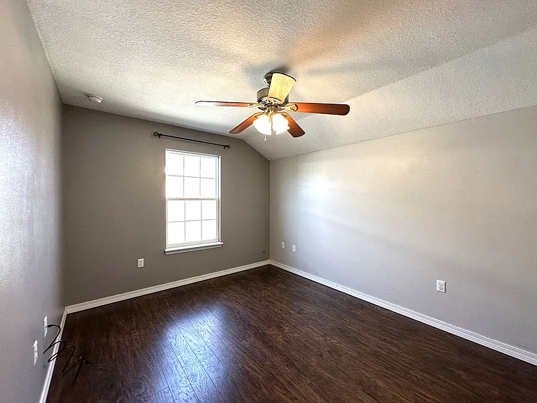 417 Eisenhower Dr — Photo 15