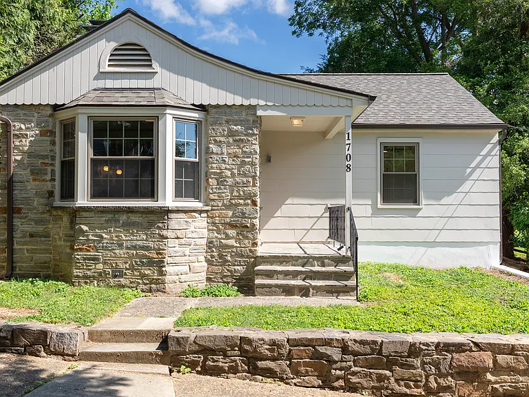 1708 Willow Ave — Photo 2