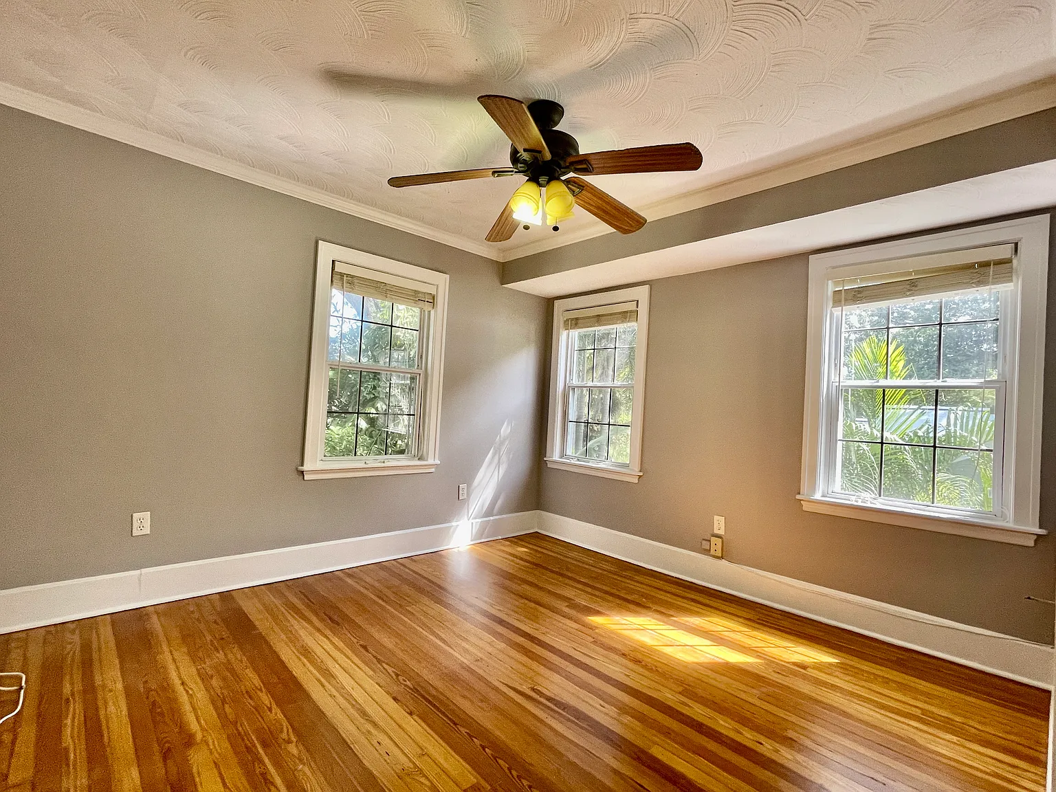3 bed, 2088 sqft, $4,300 — Photo 3