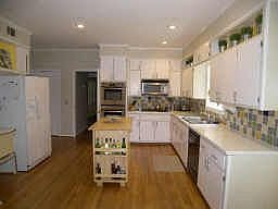 Spacious kitchen 