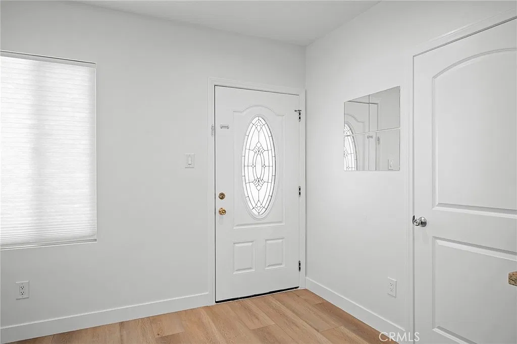 1 bed, 300 sqft, $1,400 — Photo 2