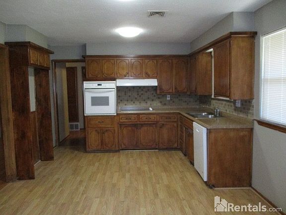 5th image of 1001 N Janeway Ave