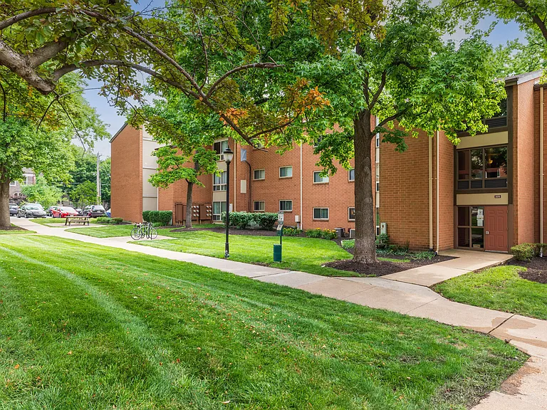 West End Terrace Apartments — Photo 9