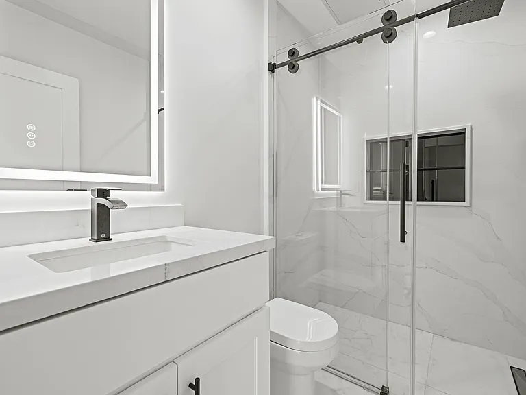 15209 Cohasset St — Photo 42