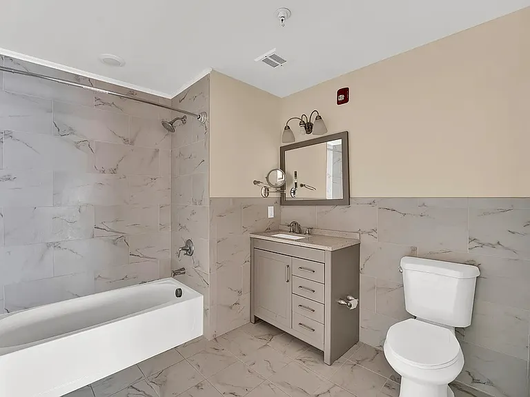 707 28th St #101 — Photo 13