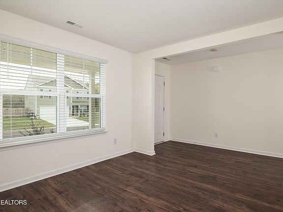 4th image of 130 Riley Ct