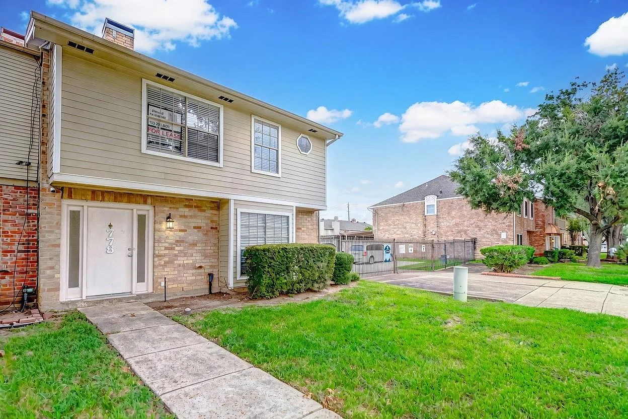 3 bed, 2.5 bath, 1632 sqft, $2,300 — Photo 4