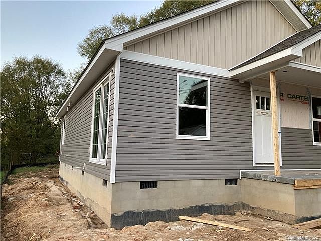 1st image of 1028 W Ashton Ave