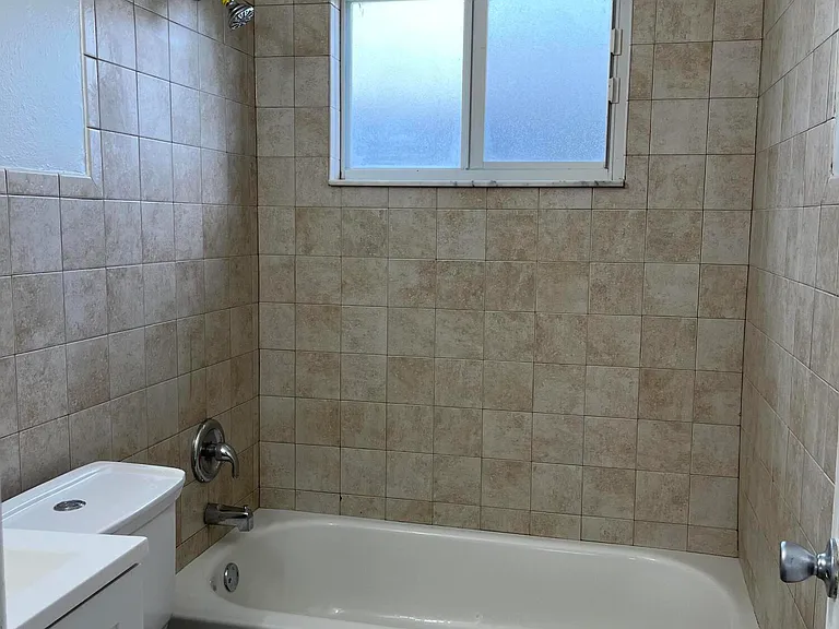 518 NW 10th Ave — Photo 12
