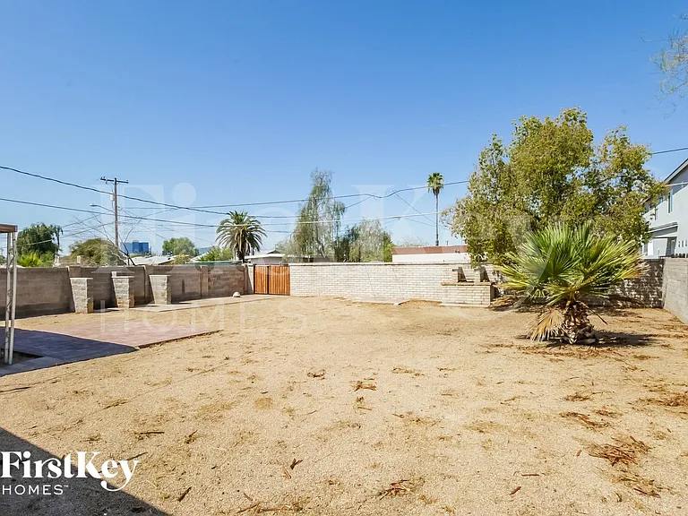 1132 N Rose St — Photo 15