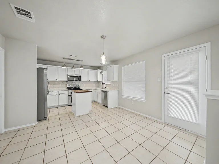 5013 Causeway Ct — Photo 6
