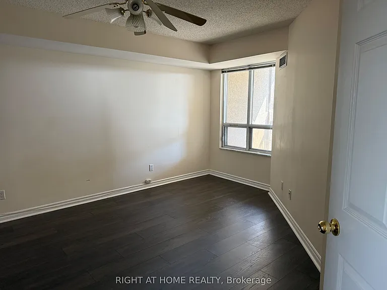 35 Kingsbridge Garden Cir #601 — Photo 16