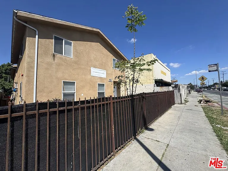 10605 Avalon Blvd — Photo 3
