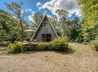 86 Washington Ave, Oak Bluffs, MA 02557