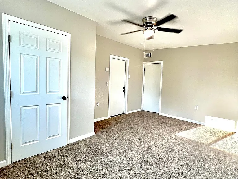 930 Sunnyside Ave — Photo 11