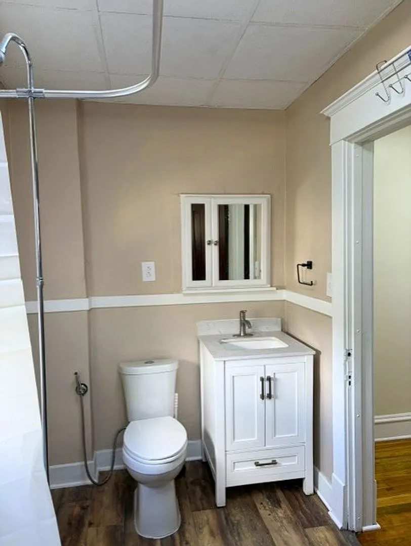 2 bed, 1.0 bath, 1200 sqft, $1,495 — Photo 3