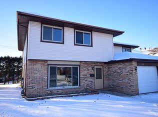 120 Terry Dr, Roselle, IL 60172