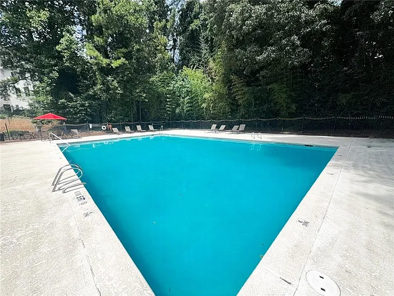 3104 Pine Heights Dr NE — Photo 17
