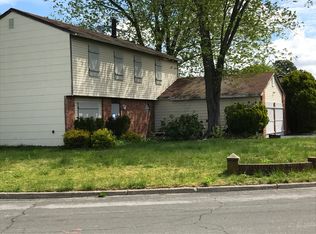 37 Sequoia Way, Holbrook, NY 11741