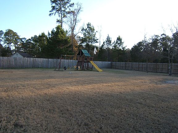 Private Back Yard for entertaining and family gatherings