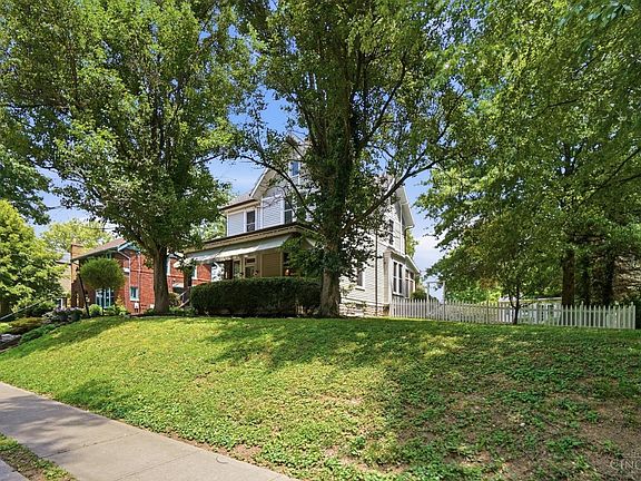 4th image of 6114 Woodmont Ave