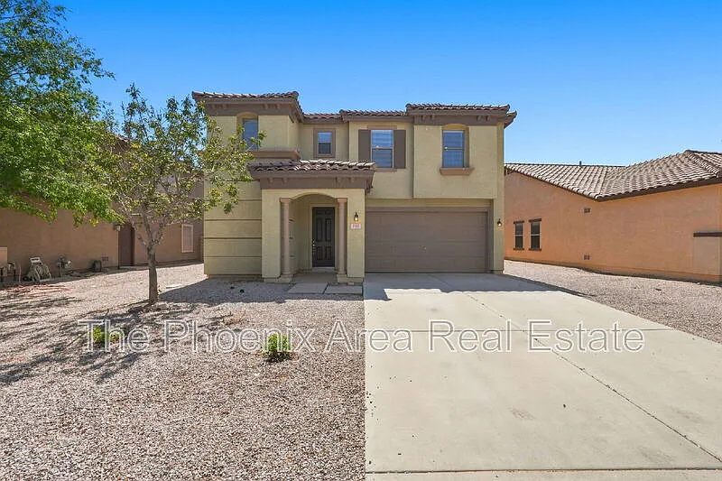 4 bed, 2.5 bath, 2348 sqft, $1,795 — Photo 2