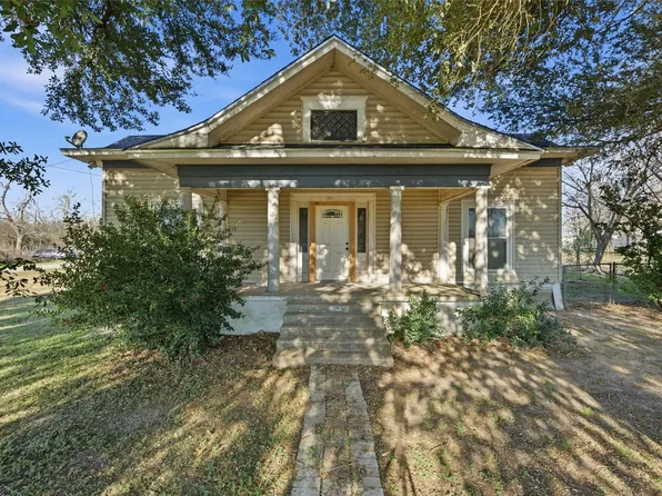 602 Cedar St, Lott, TX 76656