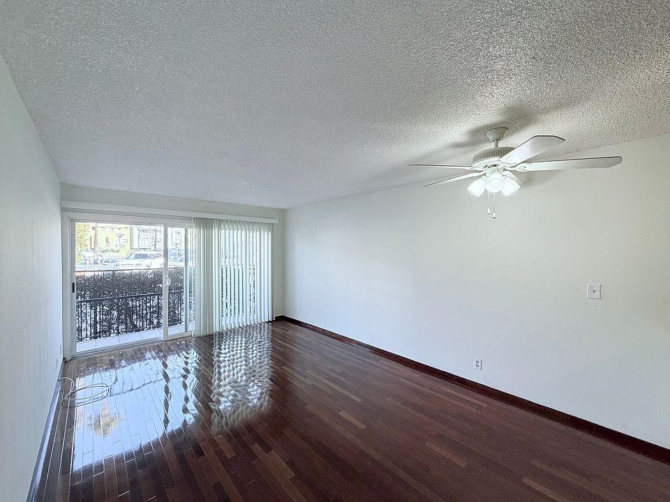 Unit 116 Living Room