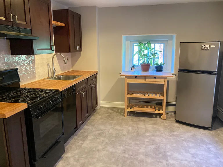 146 W Walnut Ln #3 — Photo 3