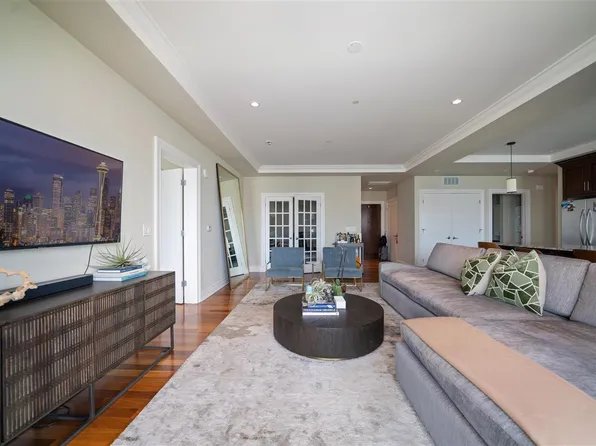 250 Henley Place image 2 of 6