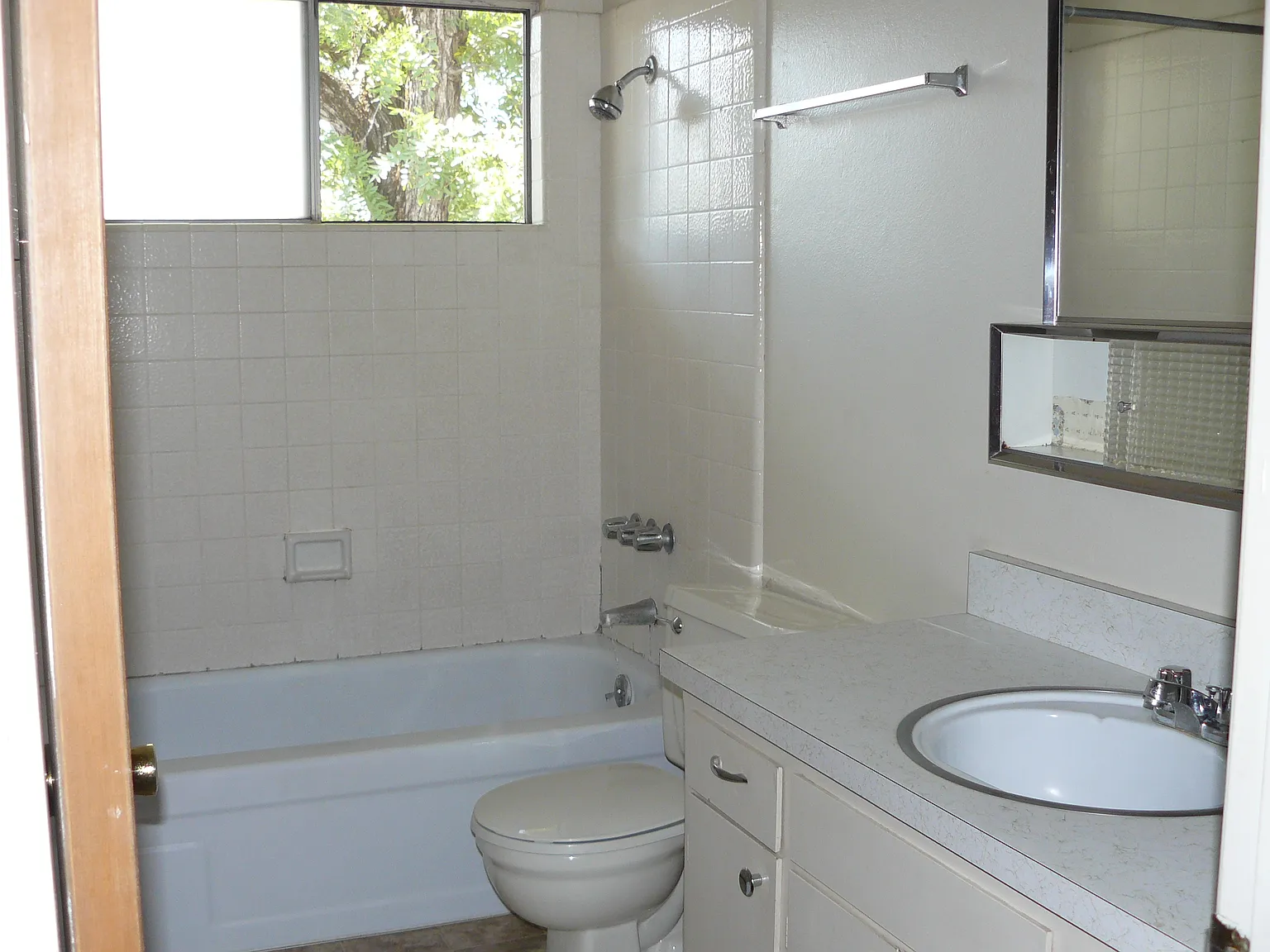 2 bed, 1.5 bath, 1100 sqft, $1,350 — Photo 4