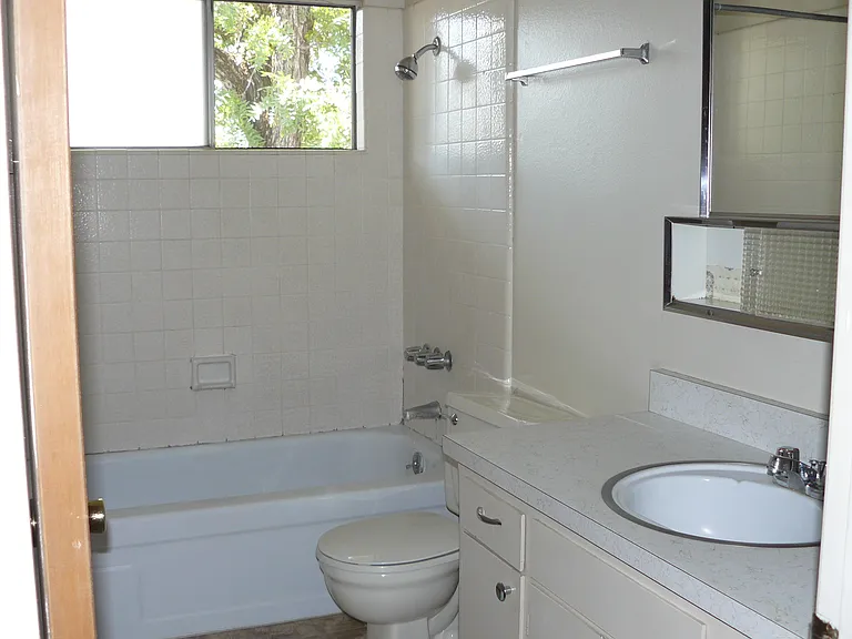 555 E 3rd Ave #J — Photo 4
