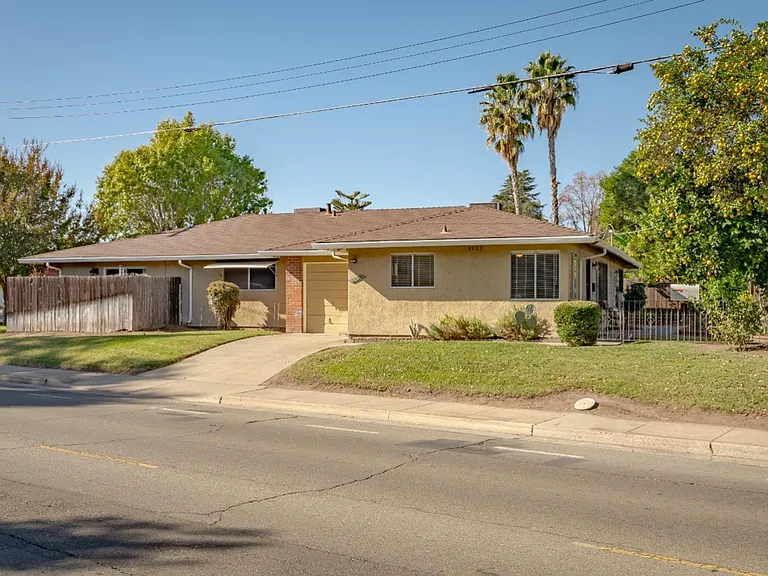 5484 Riverside Blvd — Photo 20