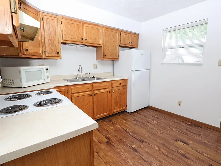 726 Beechurst Ave — Photo 5