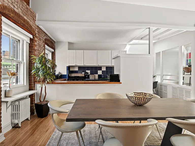 318 W 14th St #4 — Photo 9